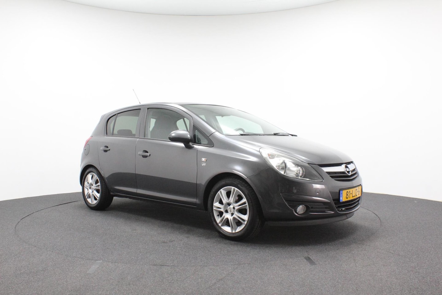Opel Corsa - 1.4-16V '111' Edition | Airco | Sportvelgen | Trekhaak | Panoramadak | Goed onderhouden - AutoWereld.nl