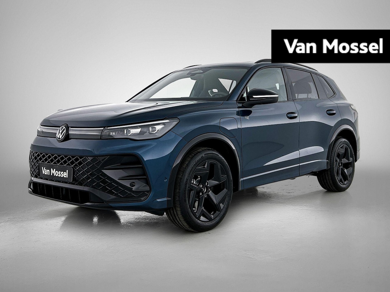 Volkswagen Tiguan - 1.5 eHybrid R-Line Edition 204 PK | Trekhaak | Black style | Elektrische achterklep | Stoe - AutoWereld.nl