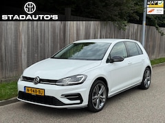Volkswagen Golf - 1.6 TDI Highline Business R Virtual Cockpit