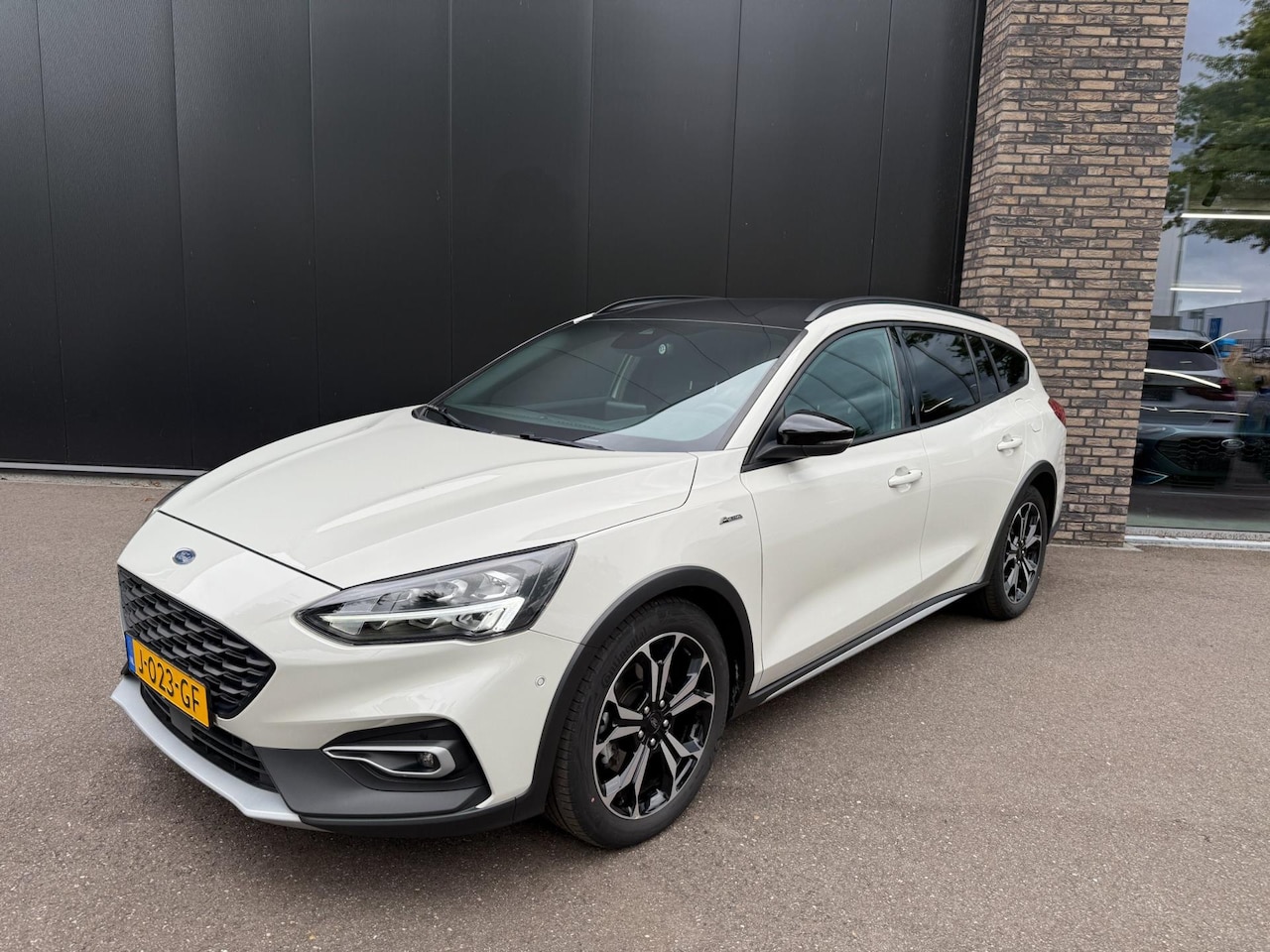 Ford Focus Wagon - 1.5 EcoBoost Active X Business 1.5 EcoBoost Active X Business - AutoWereld.nl