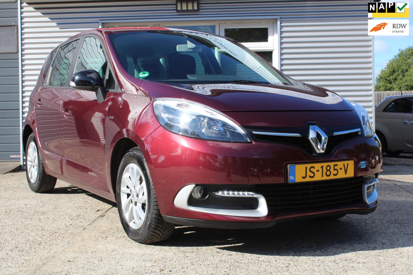 Renault Scénic - 1.2 TCe Limited 5-deurs airco, nieuwe distributieset, trekhaak, 2x sleutel, boekjes, nap, - AutoWereld.nl