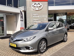 Toyota Auris - 1.8 HYBRID DYNAMIC TREKHAAK ALL-SEASON NAVI STOELVERW BLUETOOTH CRUISE DAB 17"LMV