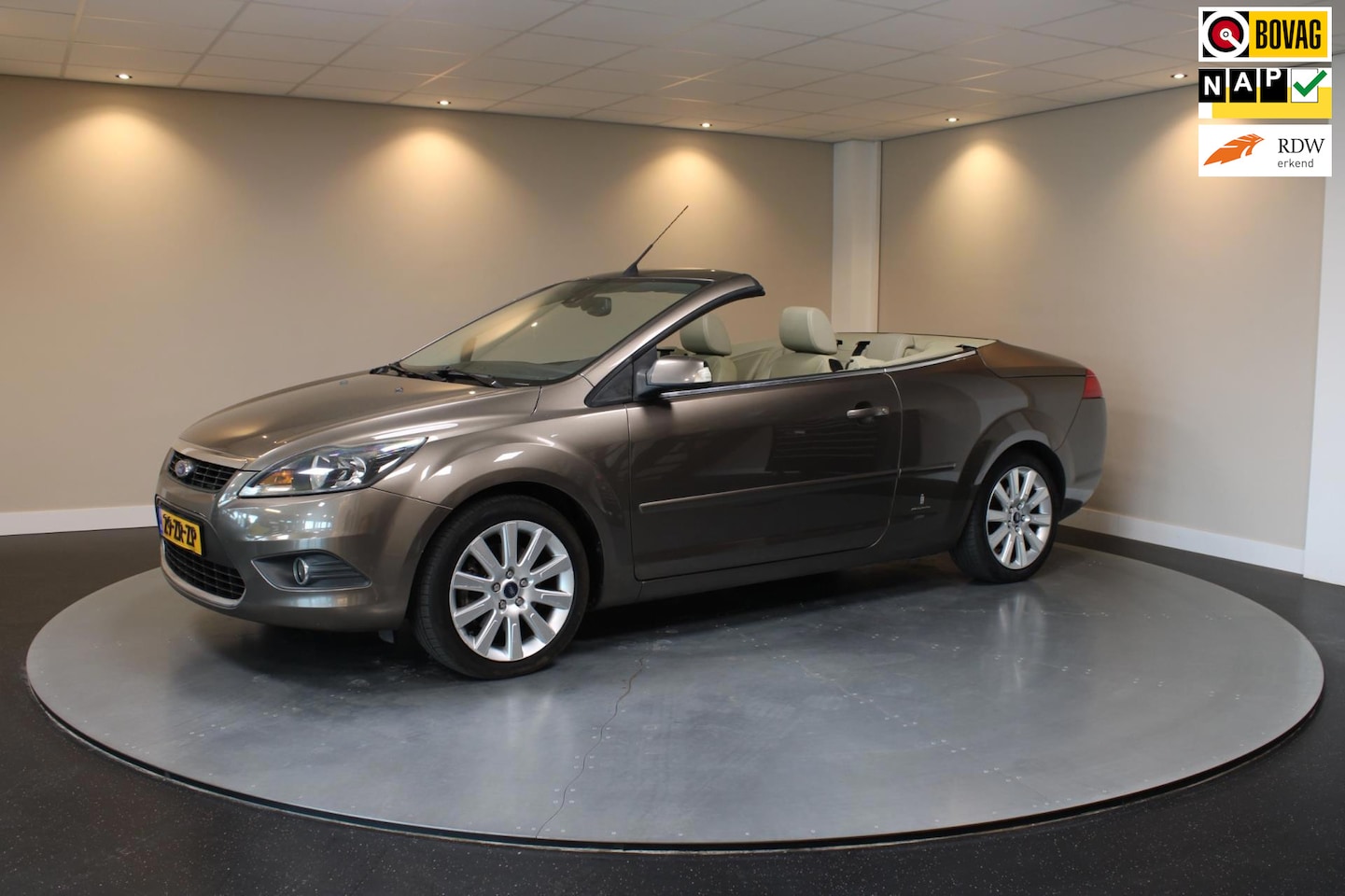 Ford Focus Coupé-Cabriolet - 2.0 Titanium *Automaat* Stoelverw.|Airco|Leer|Cruise - AutoWereld.nl