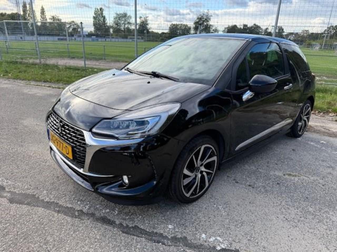 DS 3 - 1.2 PureTech So Chic 56.000 KM APK 16-09-2026 ! - AutoWereld.nl