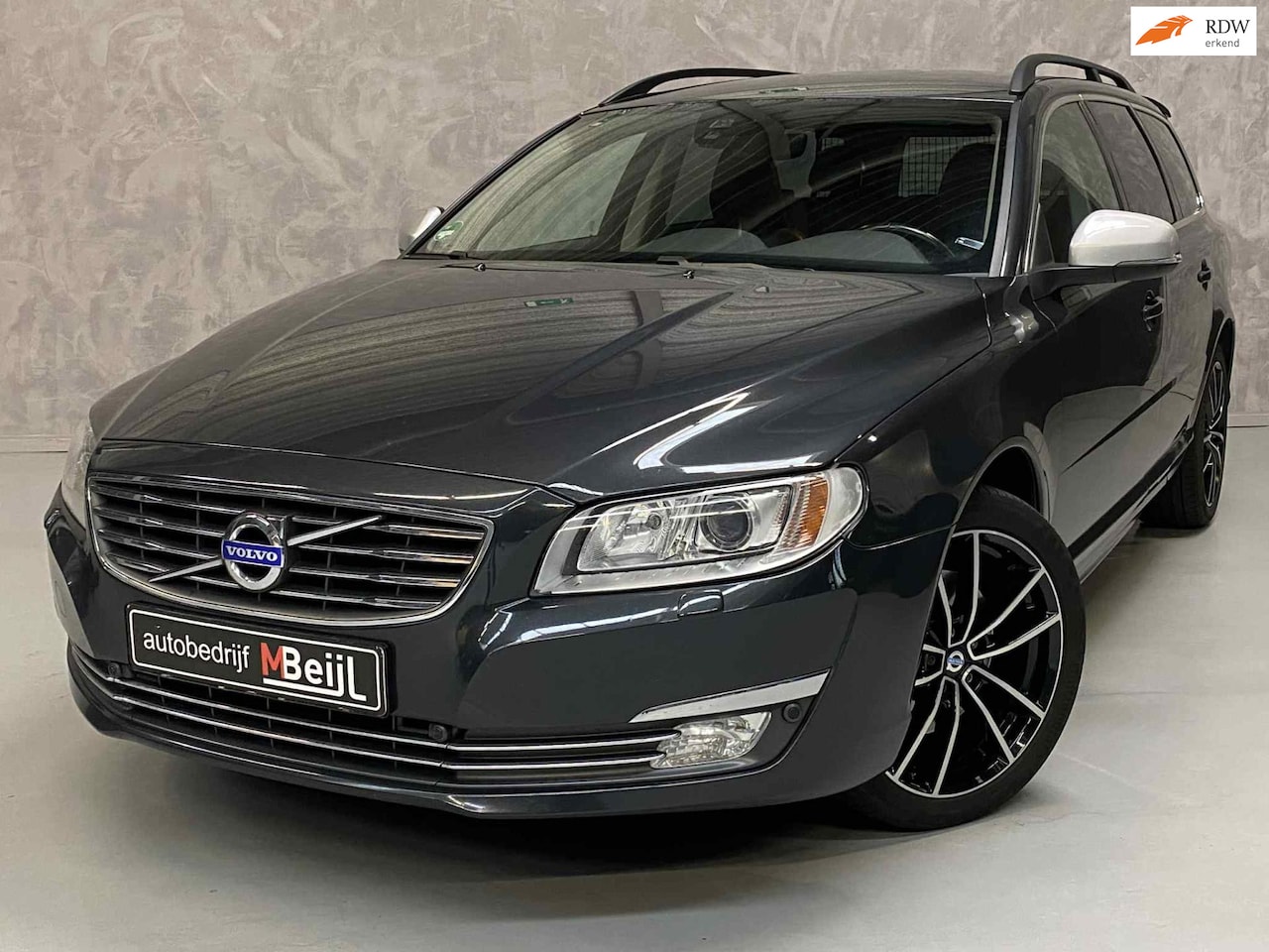 Volvo V70 - 2.4 D5 Summum /Parkeersensoren /Stoelverwarming - AutoWereld.nl