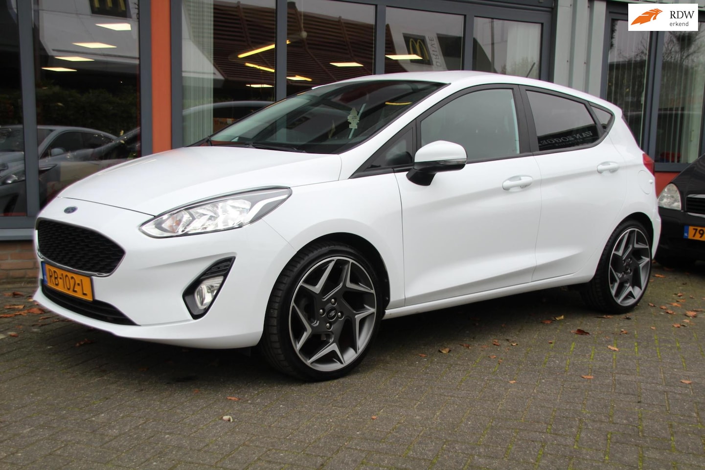 Ford Fiesta - 1.1 Trend navigatie/lm velgen + set winterbanden - AutoWereld.nl