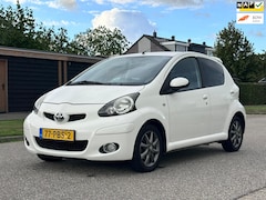 Toyota Aygo - 1.0-12V Dynamic Navigator Navigatie*5DR*Airco*LM velgen*NAP*Elektrische ramen*NAP*2e eigen