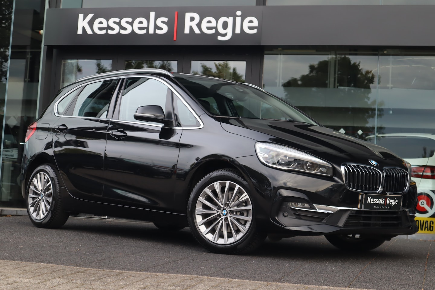 BMW 2-serie Active Tourer - 218i Business Edition Plus HuD DAB Leer Stuur+Stoel verwarming - AutoWereld.nl