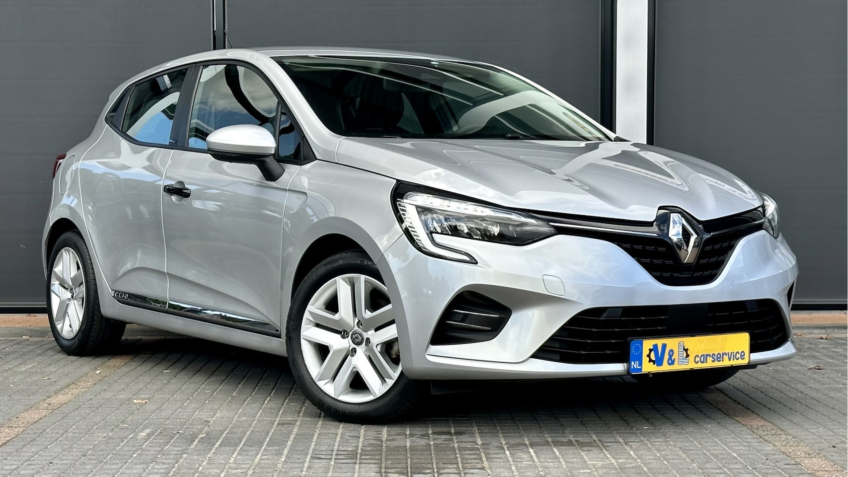 Renault Clio - 1.6 E-Tech Hybrid 140 Zen / Clima / Carplay / PDC - AutoWereld.nl