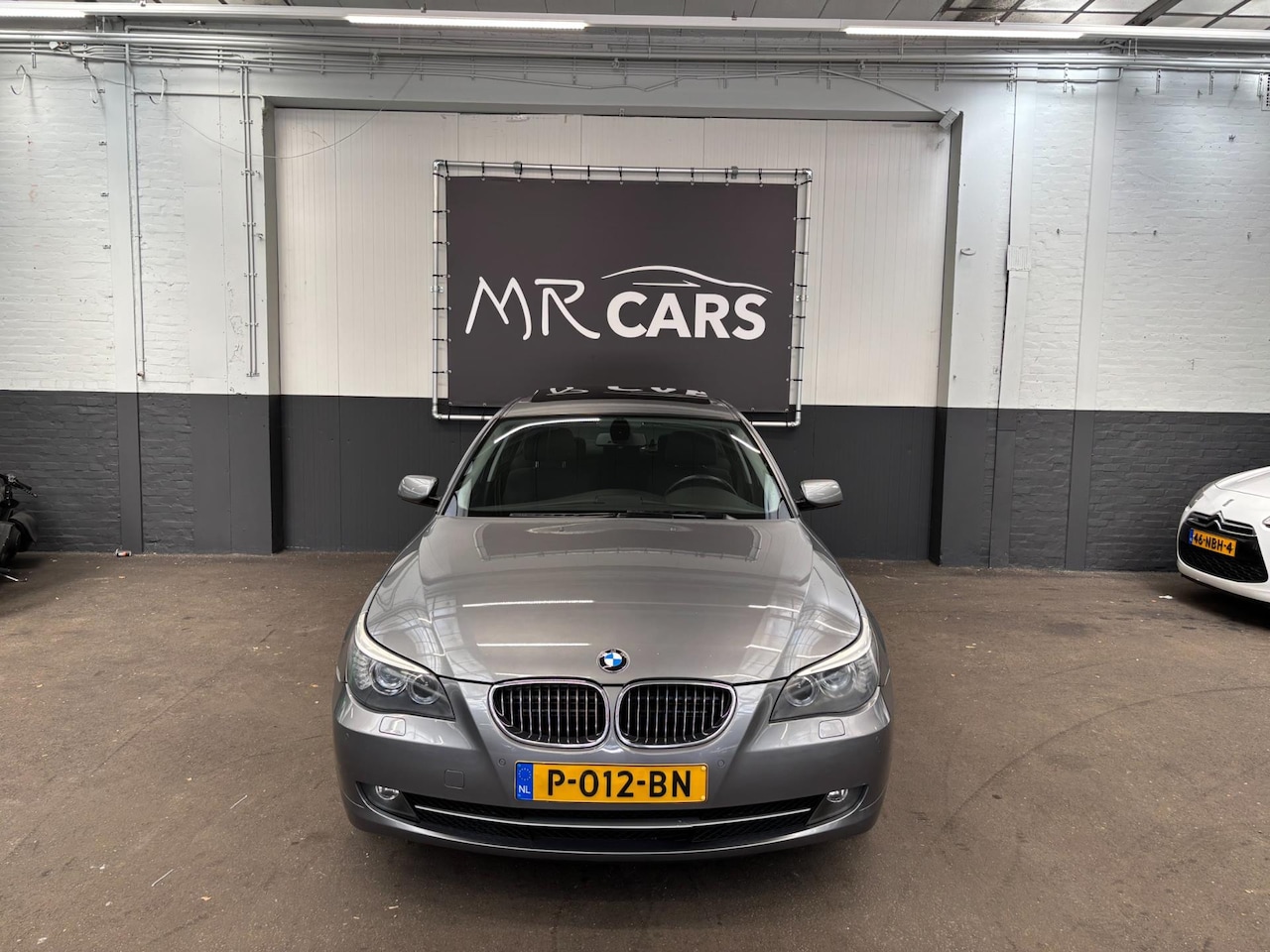 BMW 5-serie - 523i Airco/Navi/Cruise Control - AutoWereld.nl