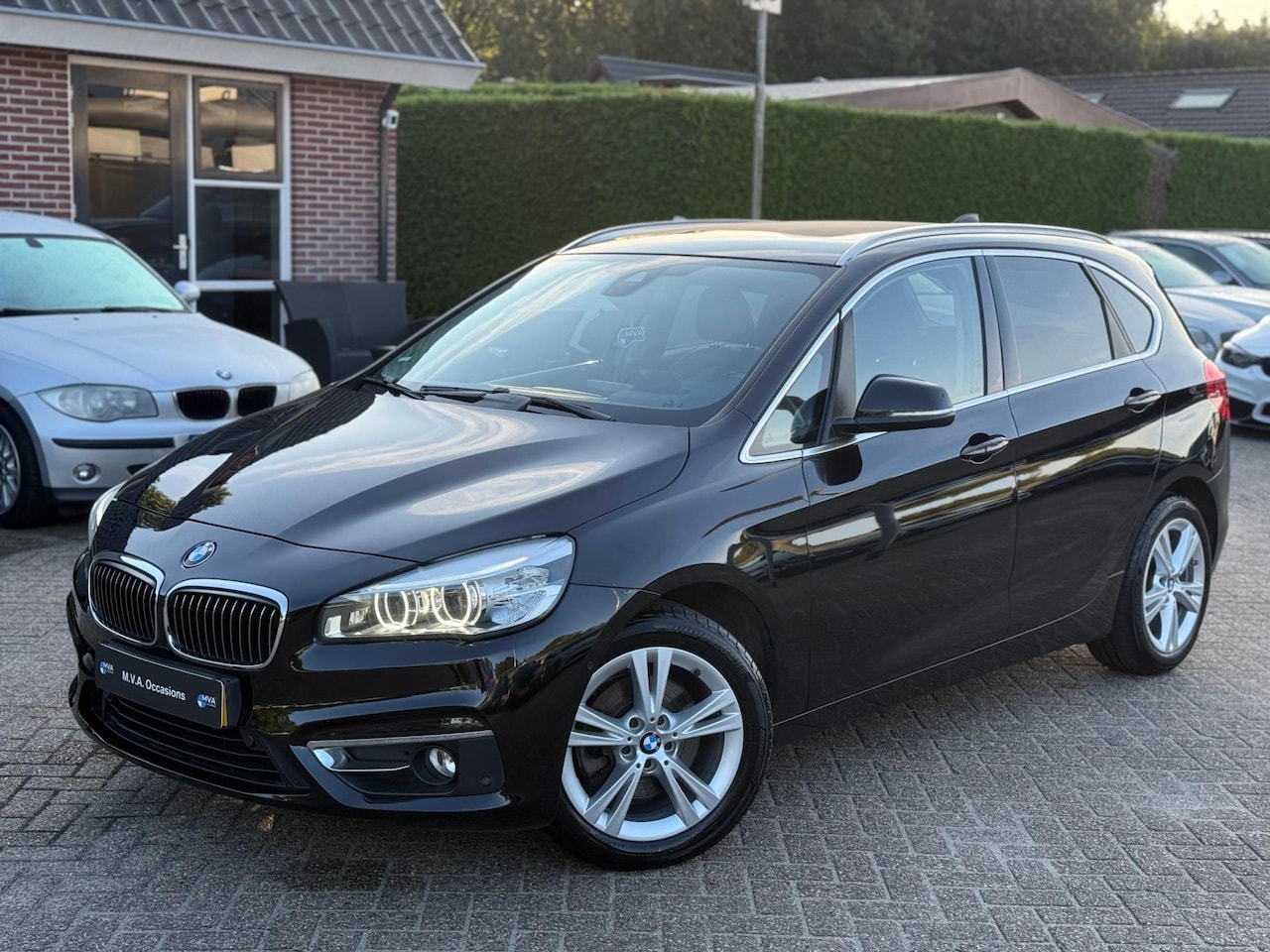 BMW 2-serie Active Tourer - 218i Luxury|Head Up|Leder|Lane assist|Camera|Navigatie|Climate control|Cruise control|Nett - AutoWereld.nl