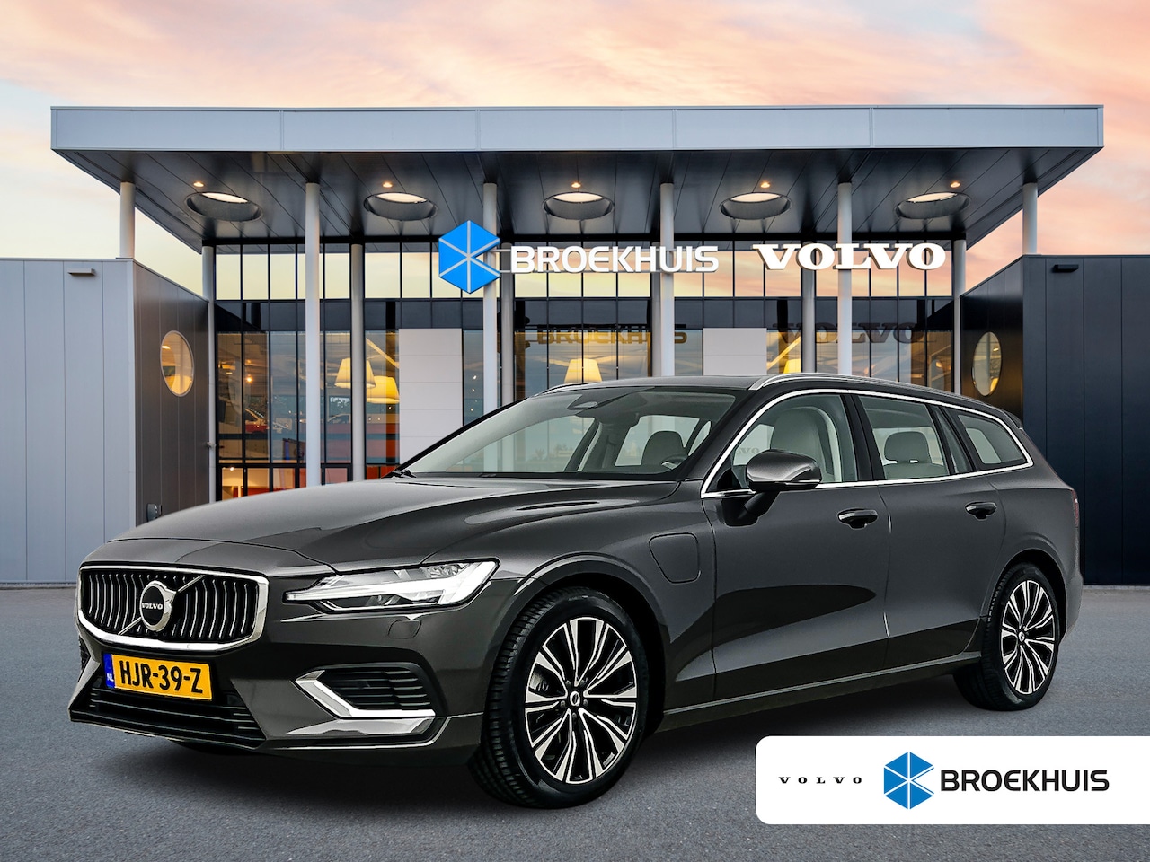 Volvo V60 - T6 Recharge Ultimate Bright | 18" | Panoramadak | Blond Leder | Head-up | Elektr. verst. s - AutoWereld.nl
