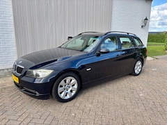 BMW 3-serie Touring - 320i High Executive Touring AUT -RIJDT TOP