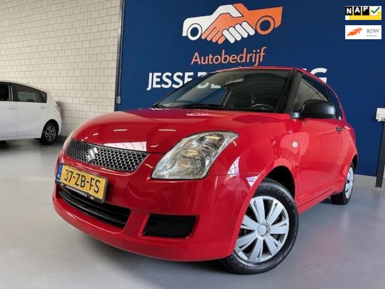 Suzuki Swift - 1.3 Base 1.3 Base,bj.2008,kleur;rood, NAP met 185.100 km. APK tot 09-2026. - AutoWereld.nl