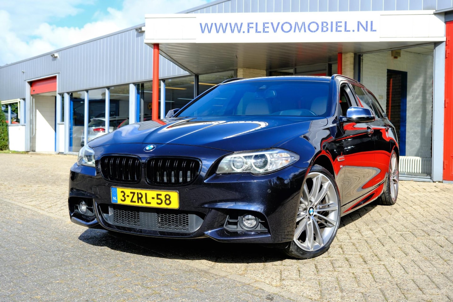BMW 5-serie Touring - 520d M Sport Aut. Pano|Sportstoelen|HarmanKardon|Cam|LMV|Enz! - AutoWereld.nl