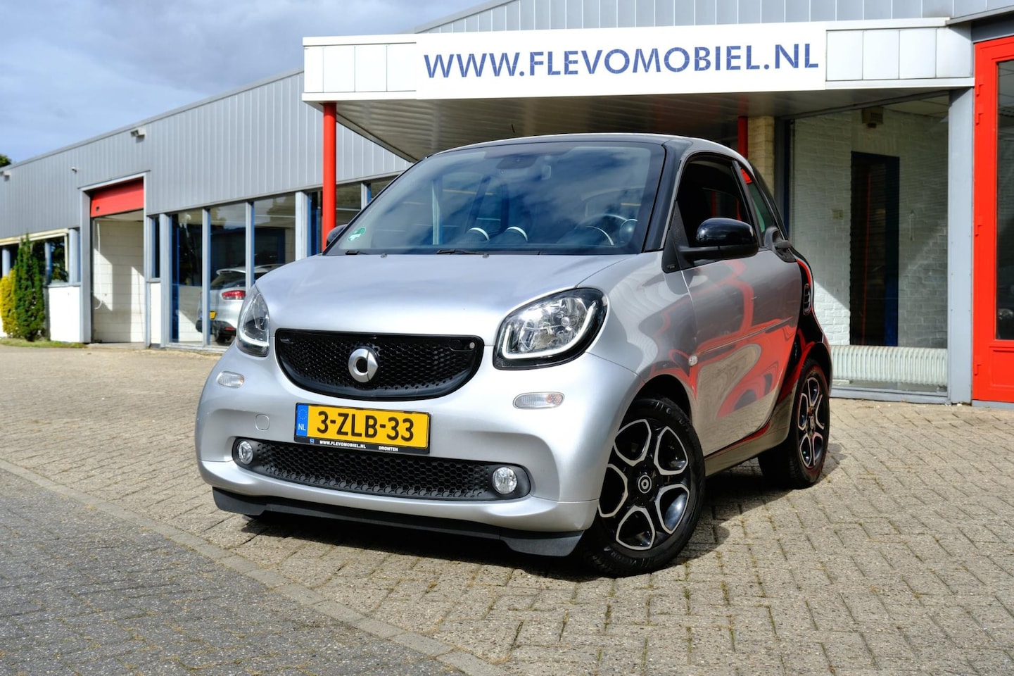 Smart Fortwo - 1.0 Prime Pano|Leder|Navi|LMV - AutoWereld.nl