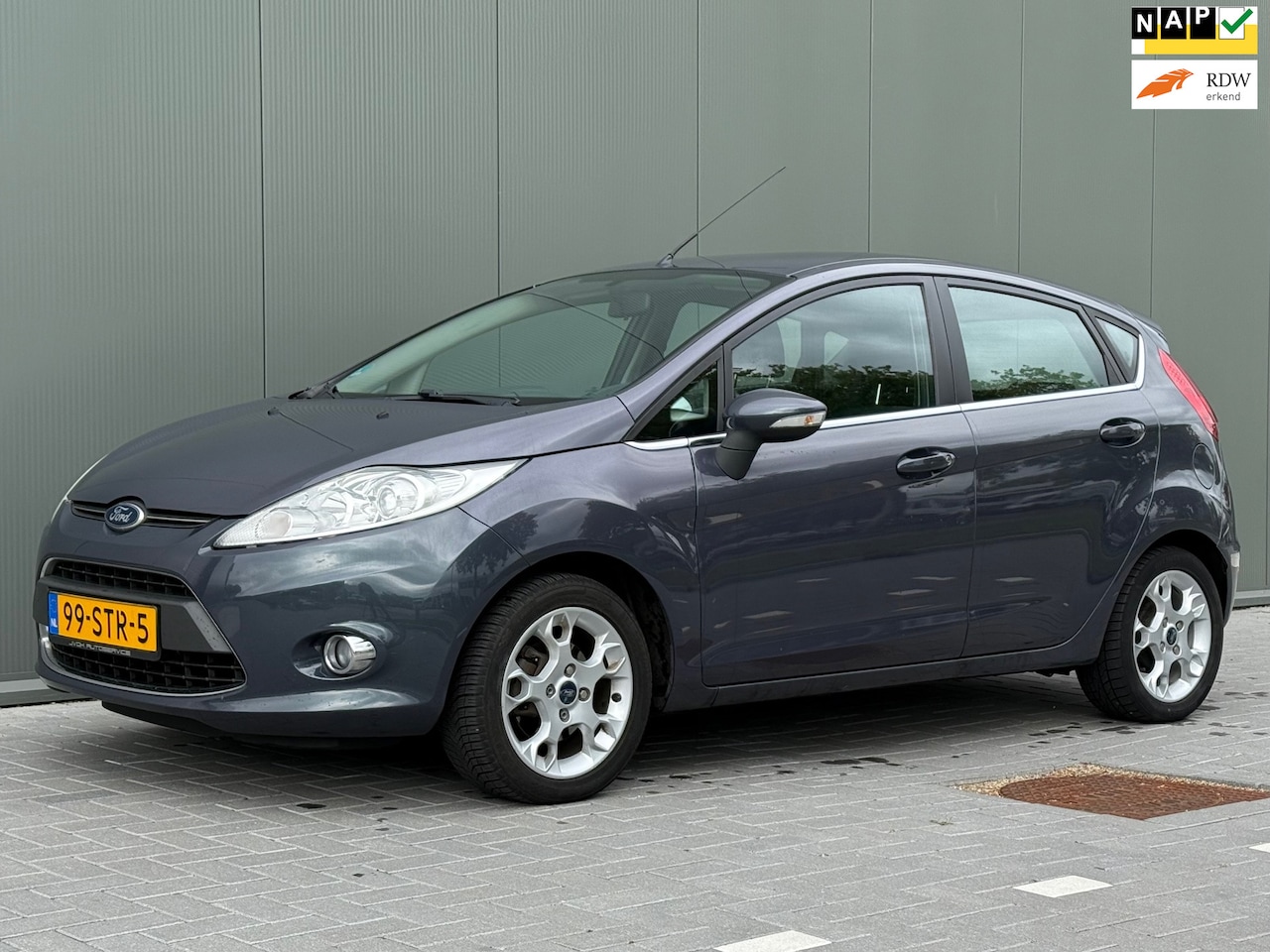 Ford Fiesta - 1.4 Titanium Airco|Nieuwe Distributie|Apk|Nap|Trekhaak|Goed onderhouden - AutoWereld.nl