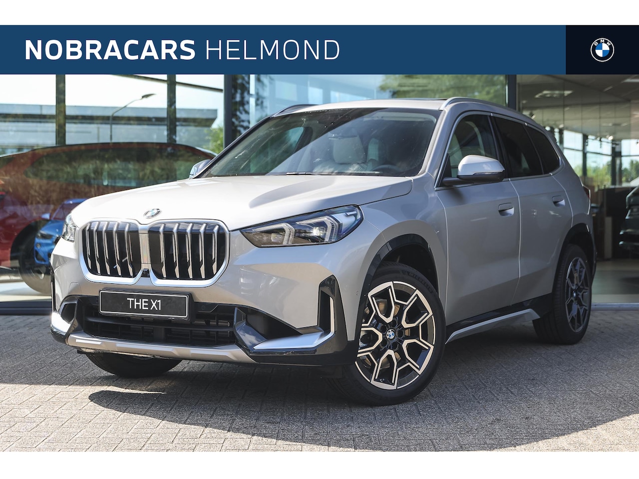 BMW X1 - xDrive23i High Executive Automaat / Panoramadak / Trekhaak / Sportstoelen / Adaptieve LED - AutoWereld.nl