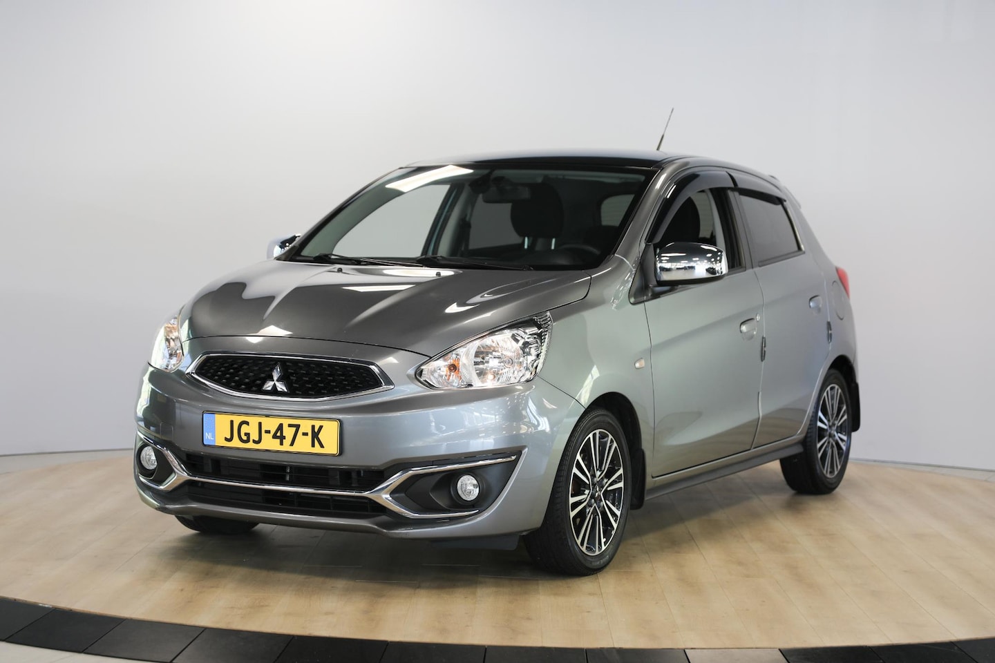 Mitsubishi Space Star - 1.2 Active | Navi | Stoelverwarming | Dealer onderhouden - AutoWereld.nl
