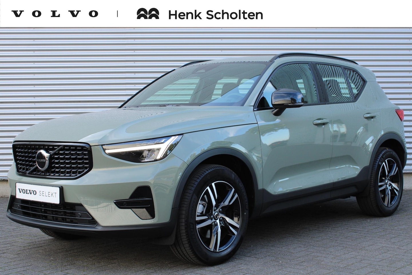 Volvo XC40 - B4 Automaat Mild Hybrid Plus Dark | Verwarmbare Vooruit | Trekhaak | Harman/Kardon Geluids - AutoWereld.nl