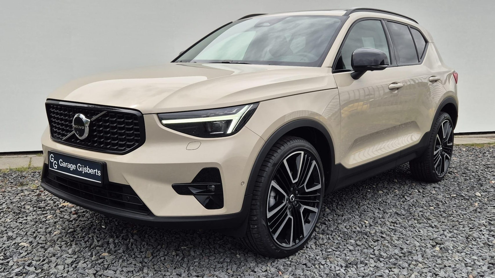 Volvo XC40 - 2.0 B3 Ulta Dark Vol uitgerust    21"Licht metaal - 360 Camera - Panorama schuifkantel dak - AutoWereld.nl
