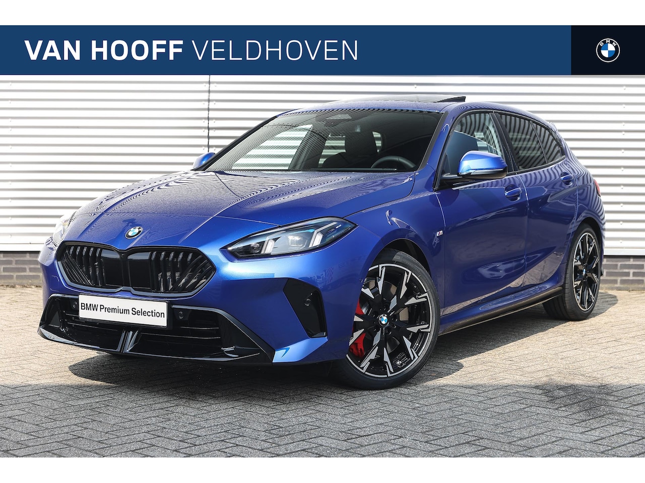 BMW 1-serie - 120 M Sport Automaat / Panoramadak / Sportstoelen / Achteruitrijcamera / M Adaptief onders - AutoWereld.nl