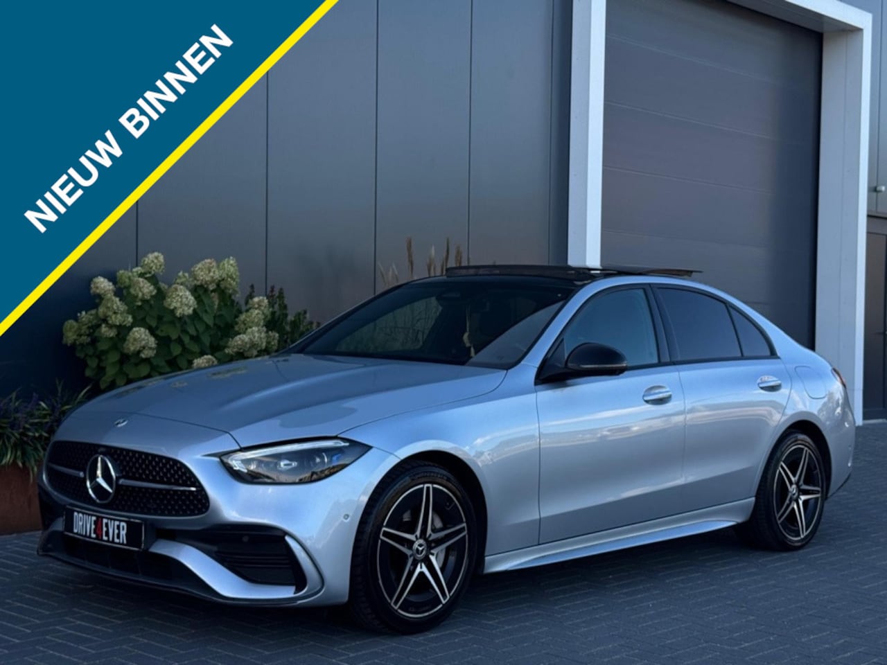 Mercedes-Benz C-klasse - 300 e AMG Line 2023 PANO NAVI AMBIENT WIDESCREEN CAMERA CR CONTR - AutoWereld.nl
