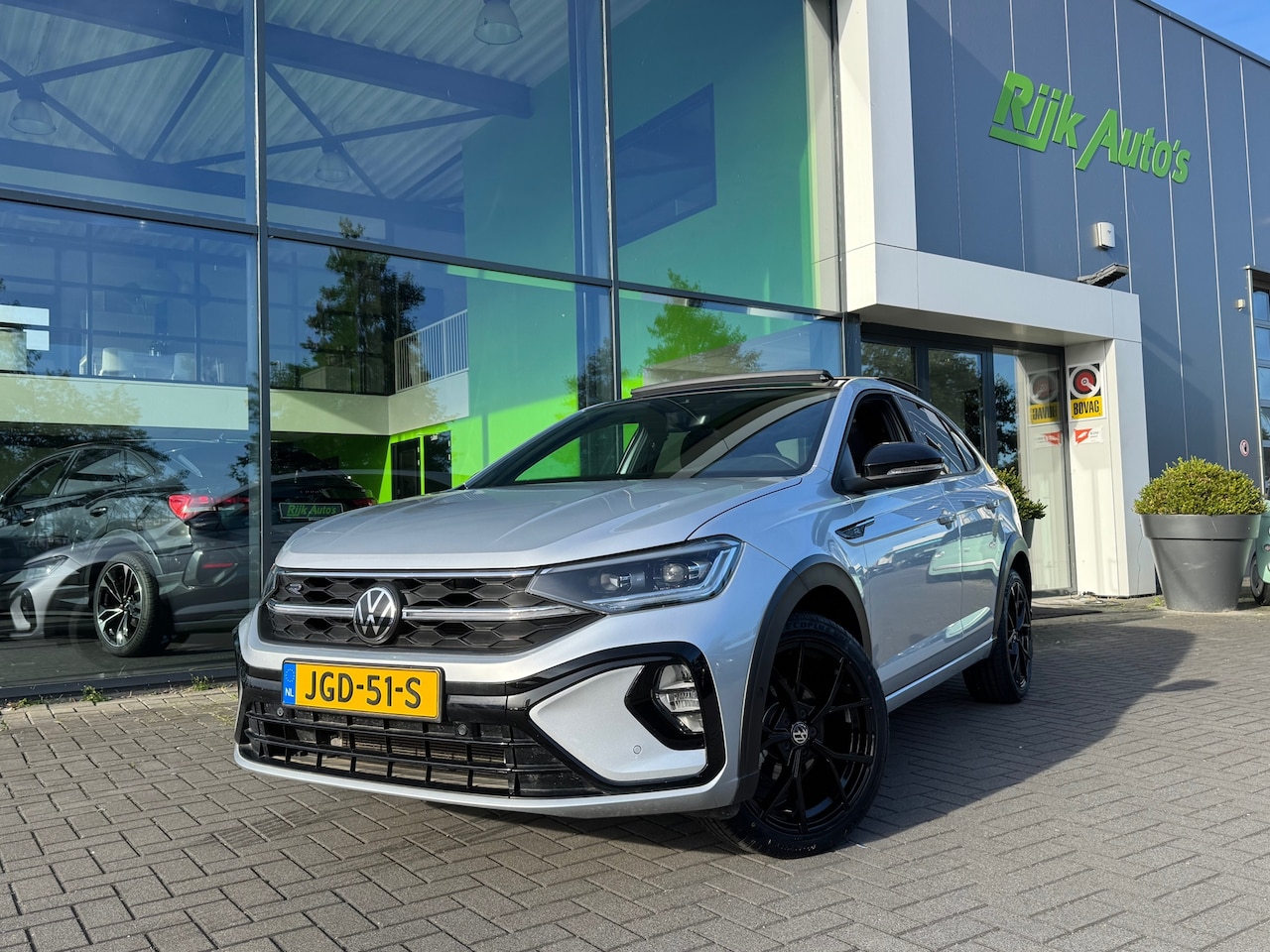 Volkswagen Taigo - 1.0 TSI R-Line * Panoramadak * Carplay * ACC * Clima - AutoWereld.nl