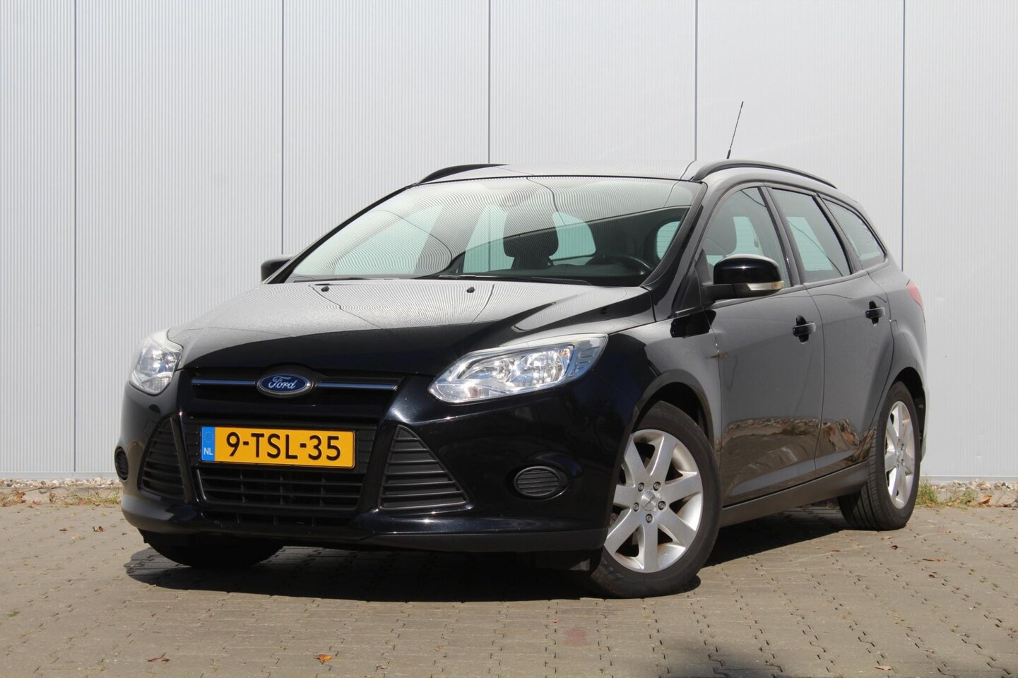 Ford Focus Wagon - 1.0 EcoBoost Edition | Trekhaak | Navigatie | Cruise control | Airco | PDC | NAP | APK | - AutoWereld.nl