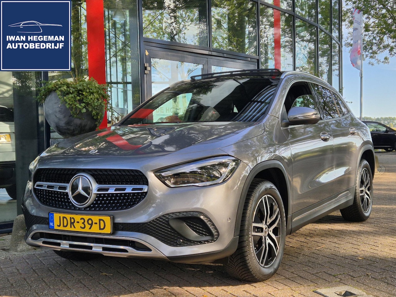 Mercedes-Benz GLA-Klasse - 250 e AUTOMAAT | Panormadak | Climate Control | Navigatie | Parkeercamera | Cruise Control - AutoWereld.nl