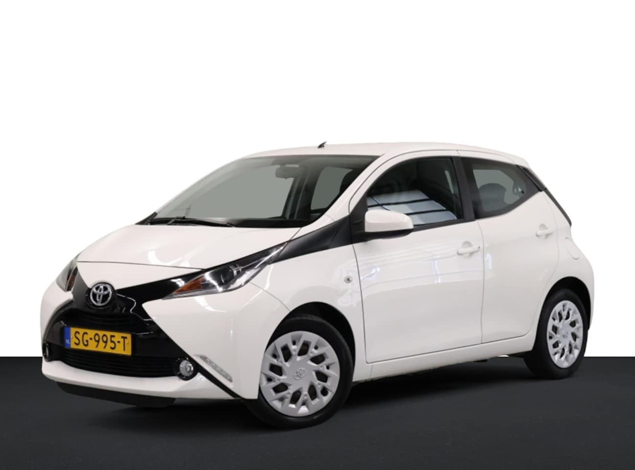 Toyota Aygo - 1.0 VVT-i x-nav 1.0 VVT-i x-nav - AutoWereld.nl