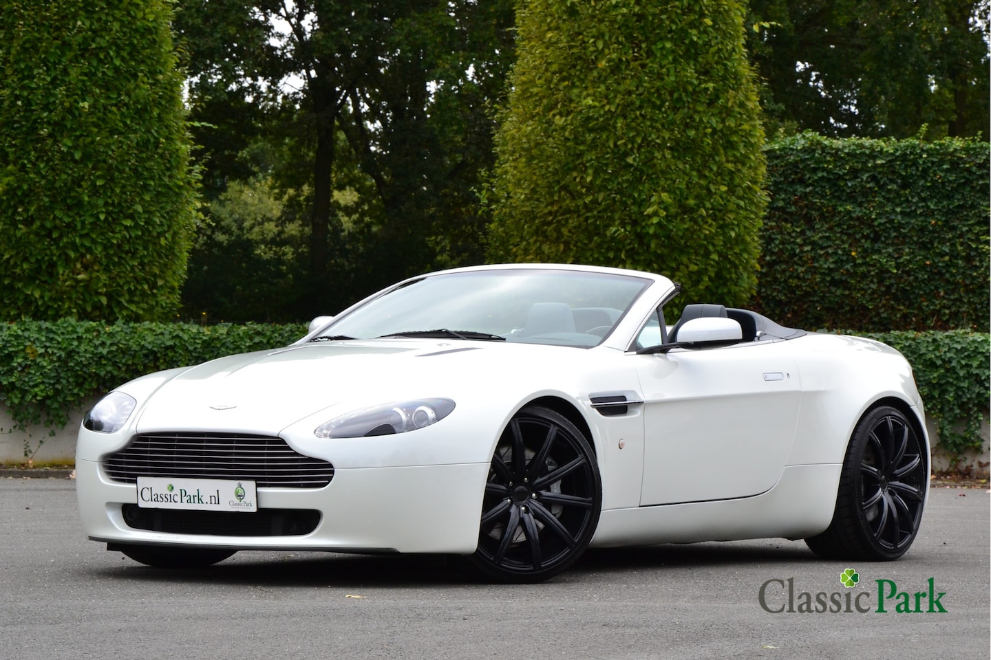 Aston Martin V8 Vantage Roadster - AutoWereld.nl