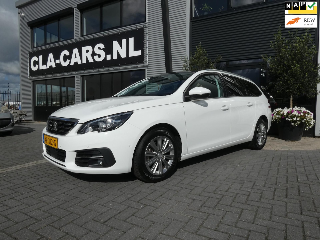 Peugeot 308 SW - 1.2 PureTech Blue Lease Premium 1.2 PureTech Blue Lease Premium - AutoWereld.nl