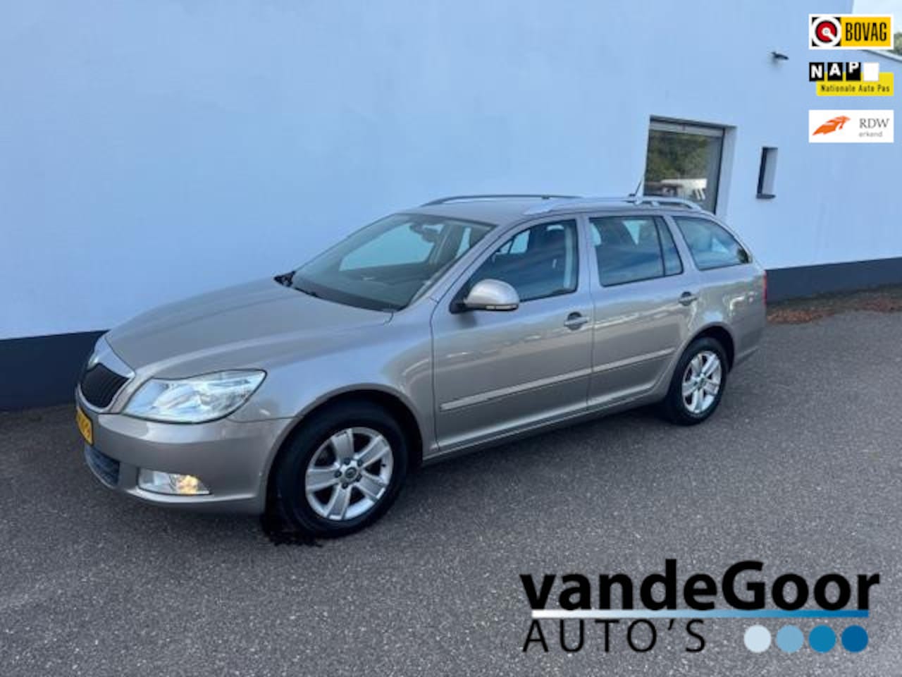 Skoda Octavia Combi - 1.4 TSI Elegance 1.4 TSI Elegance, '10, airco, cruise controle, trekhaak, pdc ! - AutoWereld.nl