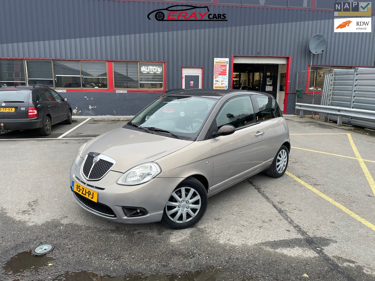Lancia Y(psilon) - Ypsilon 1.4-16V / AUTOMAAT / NAP / - AutoWereld.nl