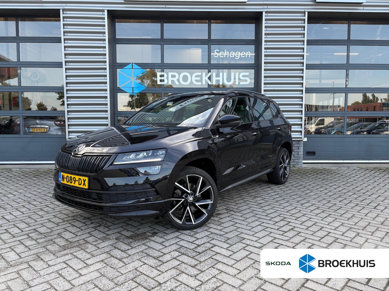 Skoda Karoq - 1.5 TSI 150 pk ACT Sportline business | Wegklapbare Trekhaak | Achteruitrijcamera | Eletri - AutoWereld.nl