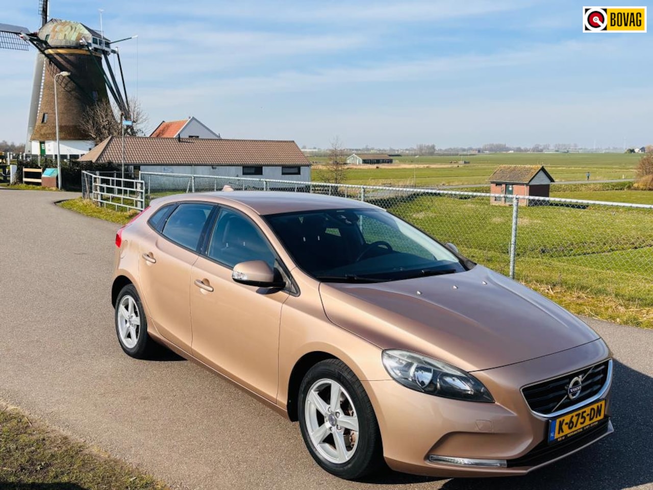 Volvo V40 - 1.6 T3 Summum|Goed onderhouden|Camera|parkeers sensoren achter - AutoWereld.nl