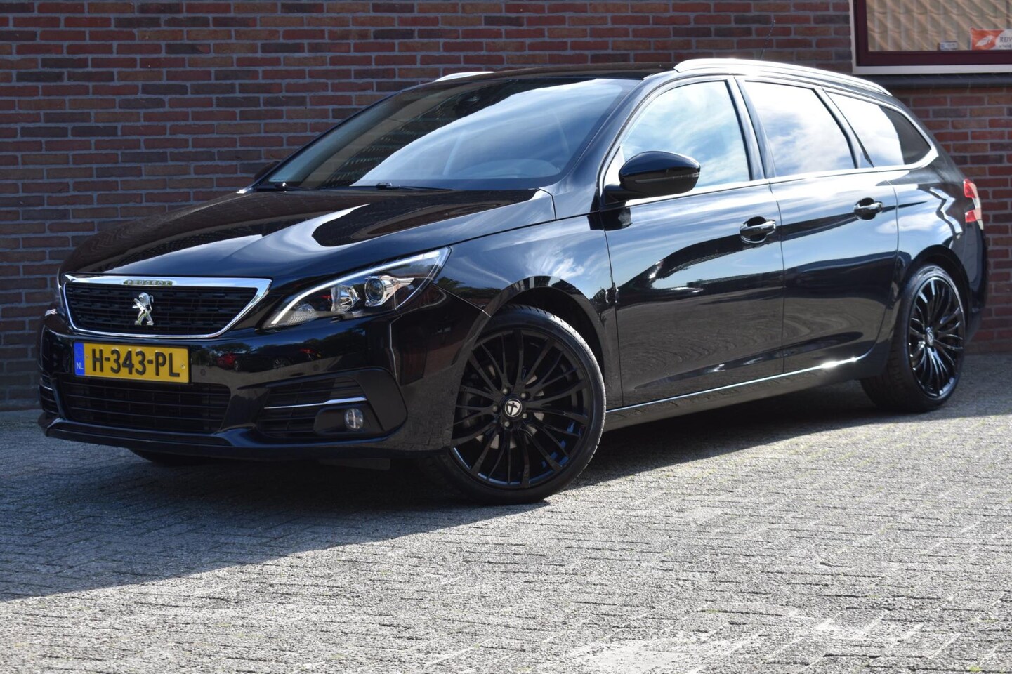 Peugeot 308 SW - 1.2 PureTech Blue Lease Executive '20 Pano Clima Navi Cruise Inruil mogelijk - AutoWereld.nl