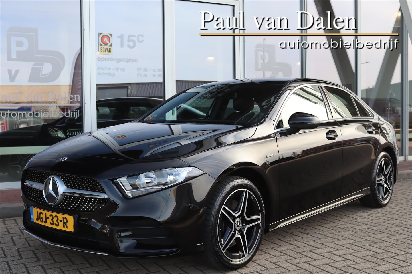 Mercedes-Benz A-klasse - Limousine A250e 218PK AUTOMAAT AMG Navi | Camera | Half Leer | Pdc v+a | Cruise | Dynamic - AutoWereld.nl