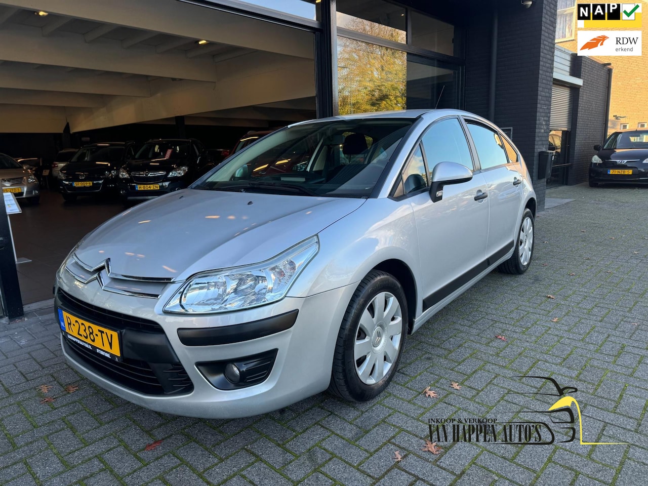 Citroën C4 - Citroen C4 1.4 16V Prestige AIRCO - AutoWereld.nl
