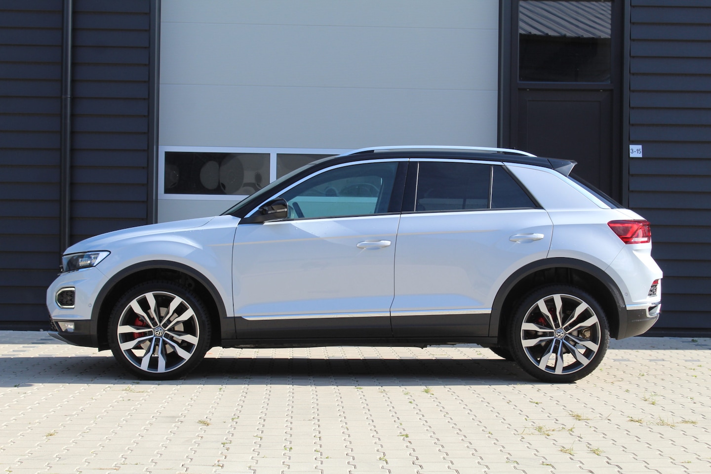 Volkswagen T-Roc - 1.5 TSI 150Pk Sport | 1 eigenaar | Virtual Cockpit | Dealer onderhouden | 19 inch - AutoWereld.nl