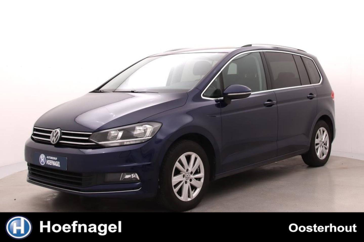 Volkswagen Touran - 1.5 TSI Highline 7p Automaat | Adaptive Cruise Control | Parkeersensoren | Stoelverwarming - AutoWereld.nl