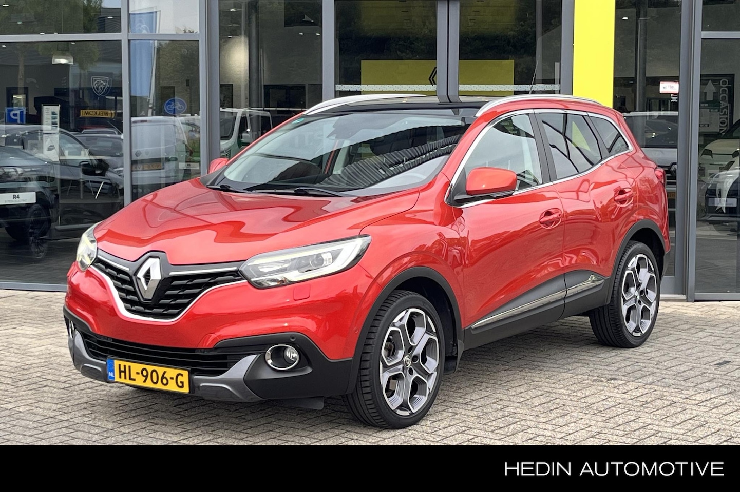 Renault Kadjar - TCe 130pk Intens | Panoramadak | Stoelverwarming voor | Navigatie | Parkeersensoren rondom - AutoWereld.nl
