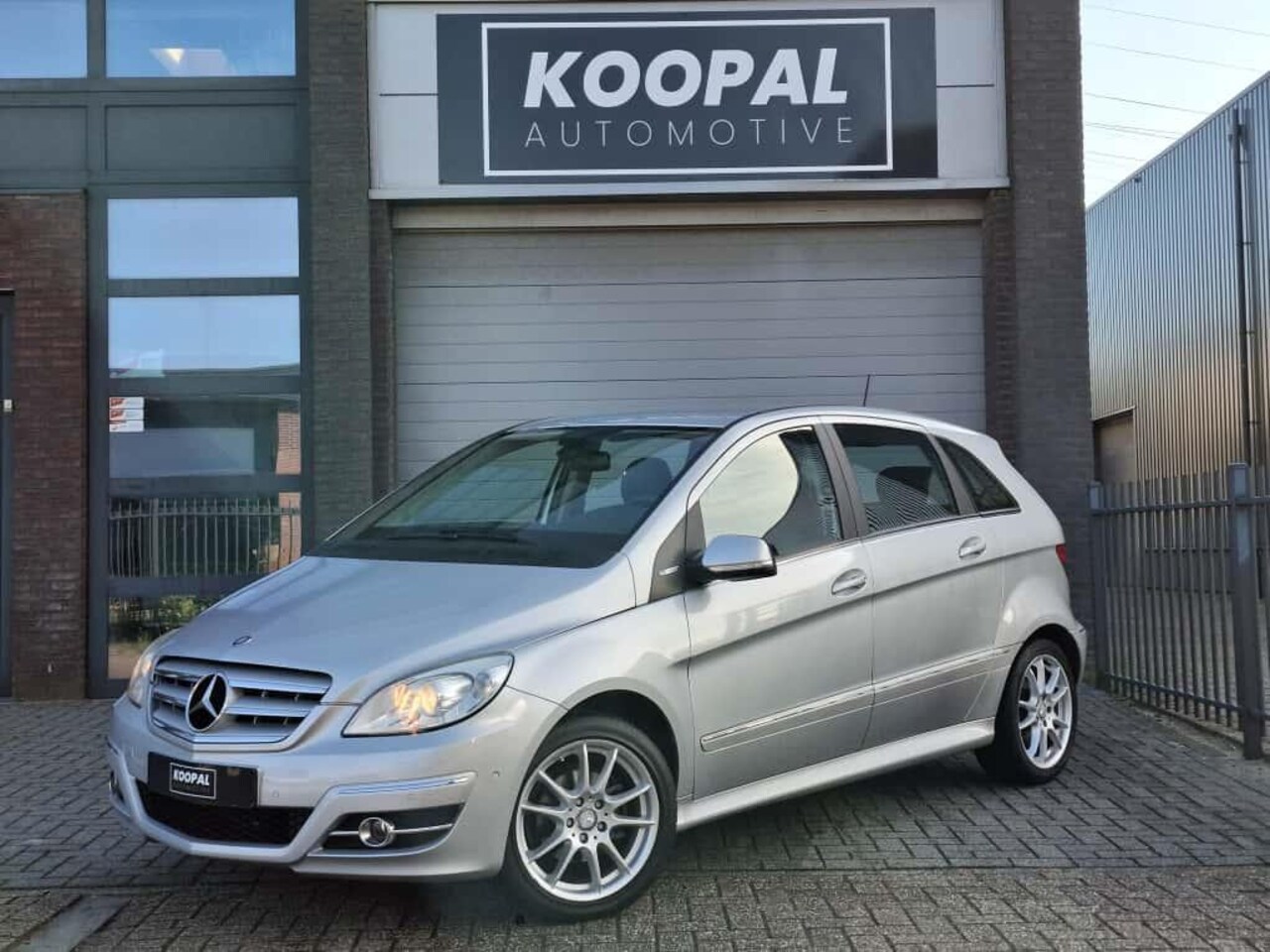 Mercedes-Benz B-klasse - 180 | Trekhaak | Cruise | PDC - AutoWereld.nl