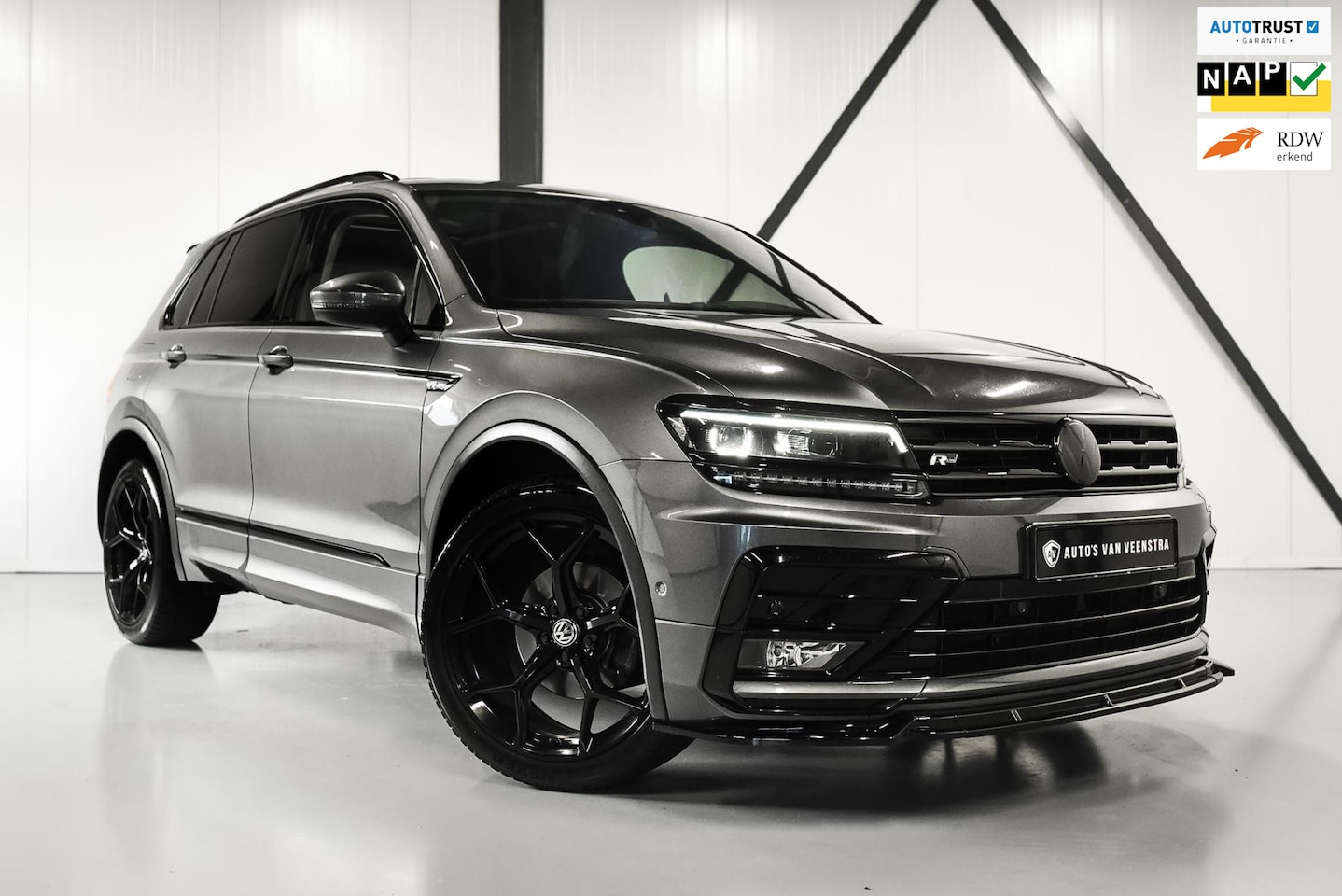 Volkswagen Tiguan - 1.4 TSI ACT Highline 3X R-Line | 20" | PANO | FULL OPTION | Adaptive Cruise Control | - AutoWereld.nl