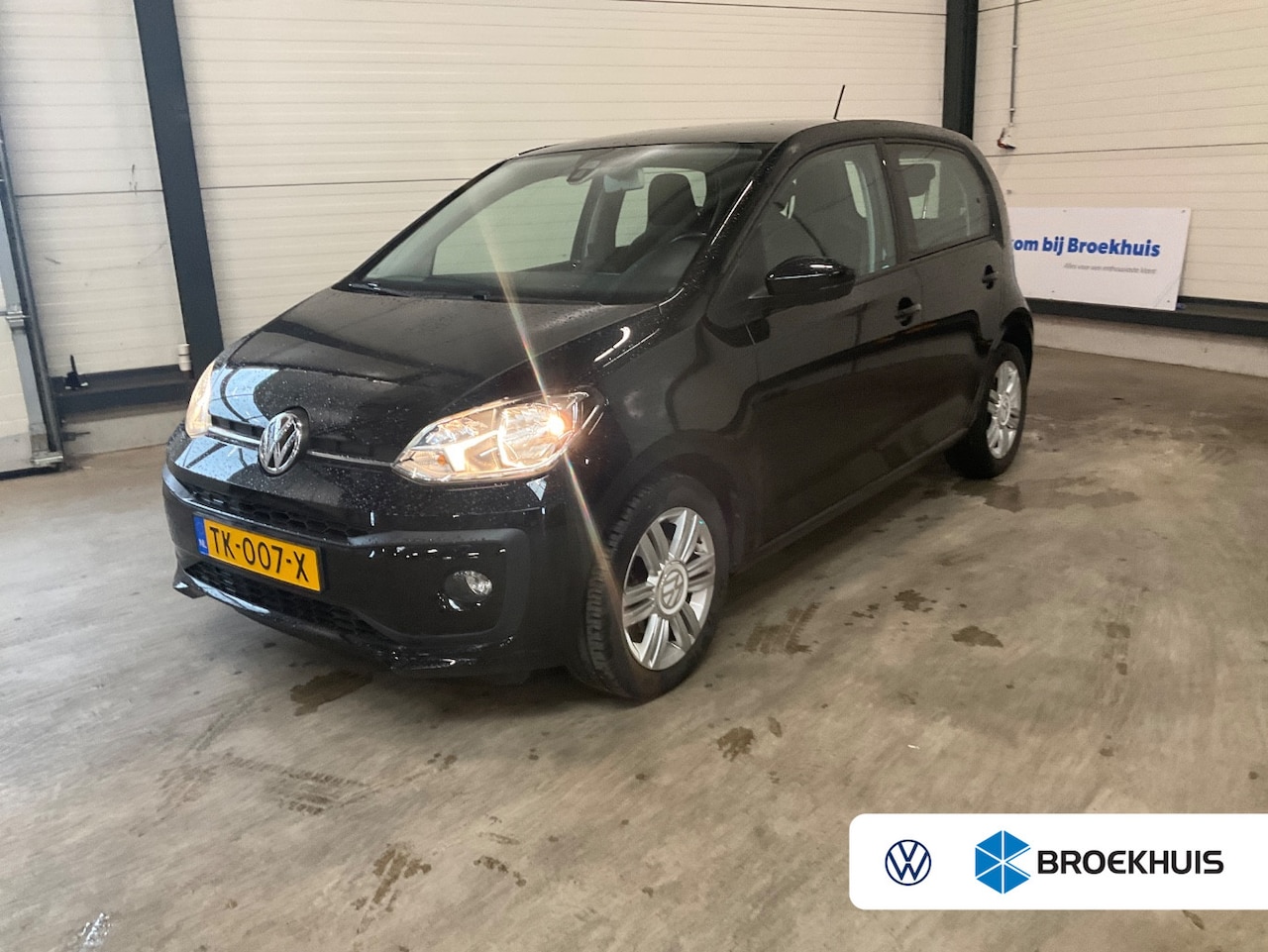 Volkswagen Up! - 1.0 BMT 60 pk high | Airco (automatisch) | Cruise control | Lichtmetalen velgen 15" - AutoWereld.nl