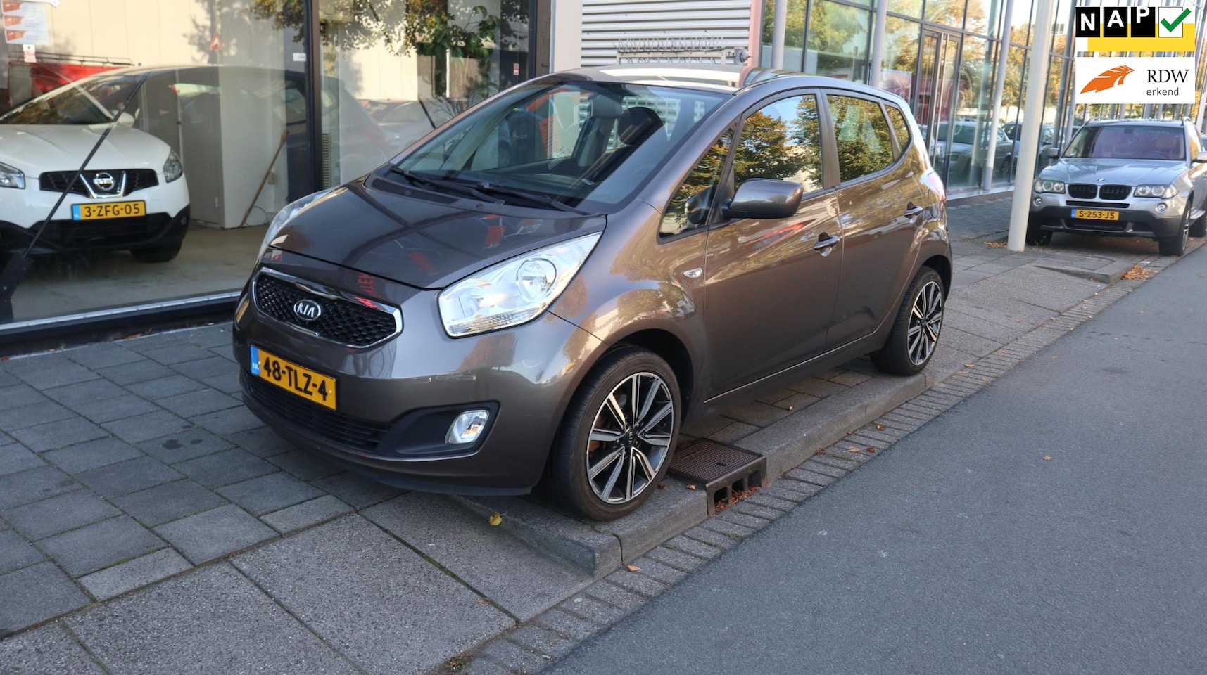 Kia Venga - 1.4 CVVT Plus Pack / NAVIGATIE / ACHTERUITRIJCAMERA - AutoWereld.nl