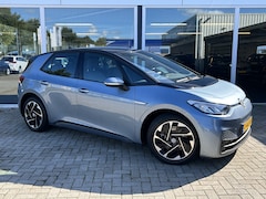 Volkswagen ID.3 - Life 58 kWh 50% deal 8.475, - ACTIE Stoel verwarming / Clima / Navi / LMV