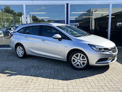 Opel Astra Sports Tourer - 1.0 Online Edition 50% deal 3.975, - ACTIE PDC / Trekhaak / LMV / Cruise / Airco