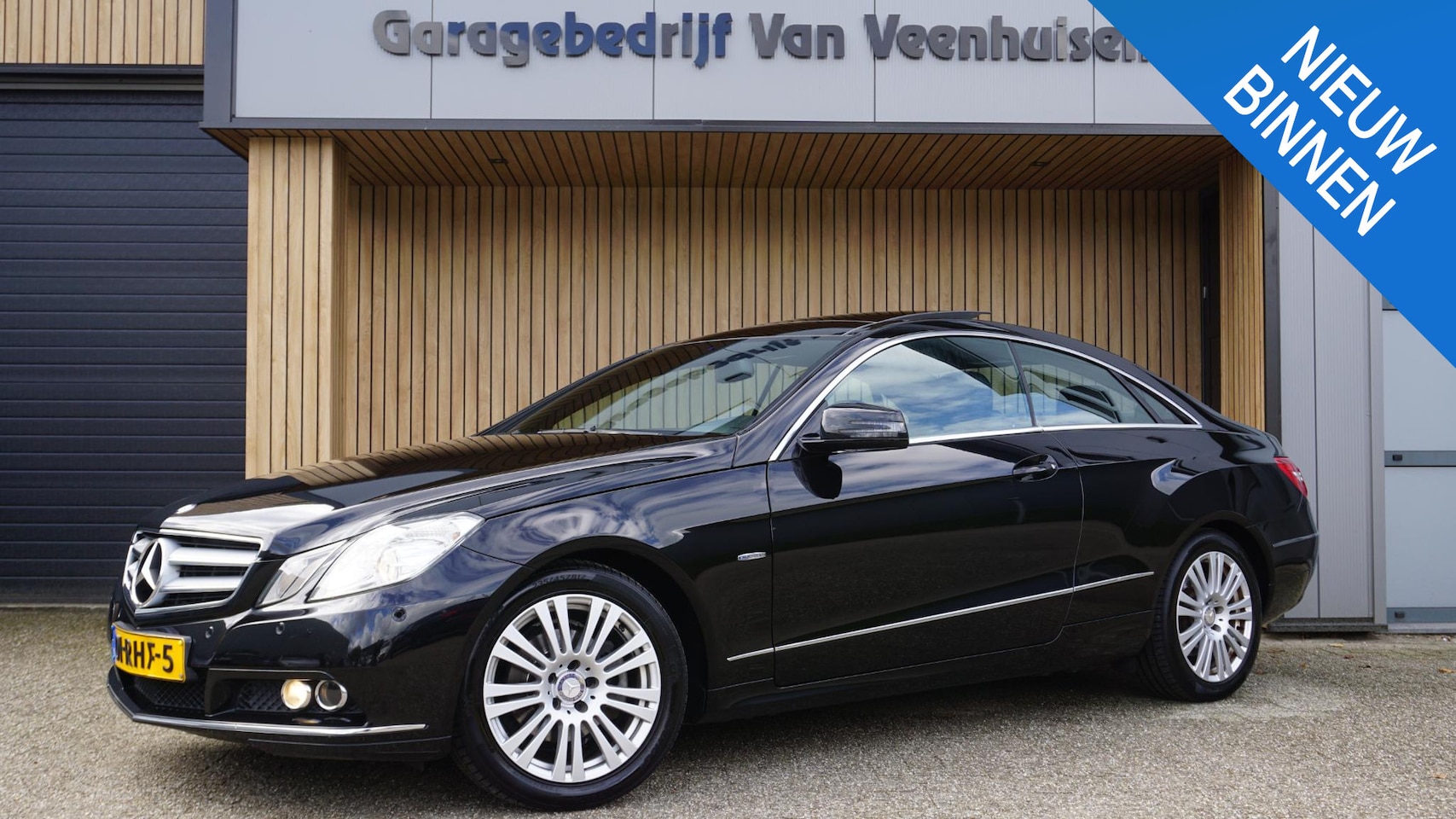Mercedes-Benz E-klasse Coupé - 200 CGI 184pk Elegance Pano.Dak Trekhaak 17inch LM Cruise Control H-Leder 136374km! - AutoWereld.nl